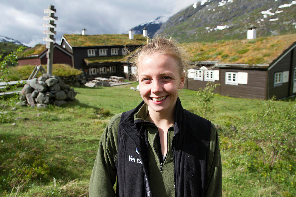 Trine Marie Johansen er bestyrer på Skogadalsbøen Turisthytte i Jotunheimen og ønsker velkommen til deltagerne på baseturene med opphold på én hytte.