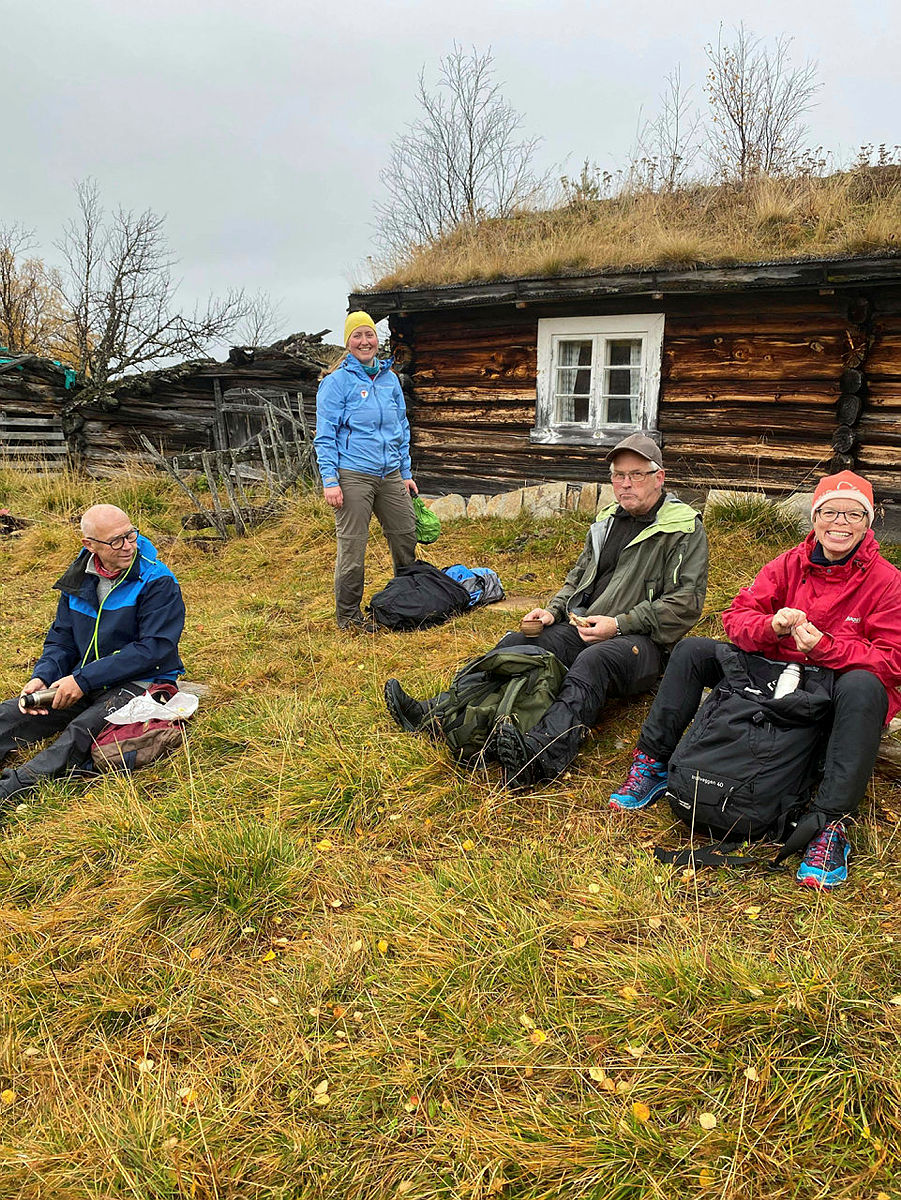 Pust i bakken vewd Båtstadseter og blid turleder.