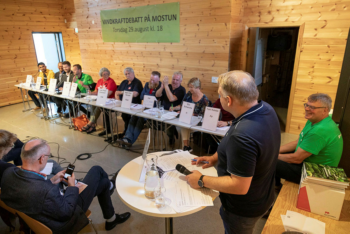 Trond Birkedal ledet debatten med fylkespolitikerne
