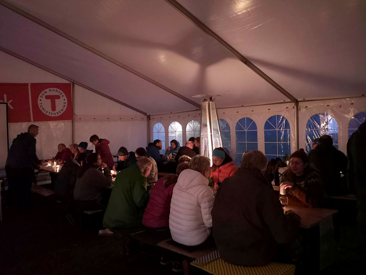 God stemning under middagen lørdag kveld.