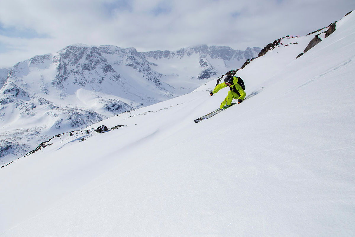LEKELAND: Kong Vinter er en gavmild regent i Jotunheimen - enten du vil til topps, oppkjørte løyper, sykle fatbike eller bare leke i hvitevarene. Vi har turer og kurs hver helg!
