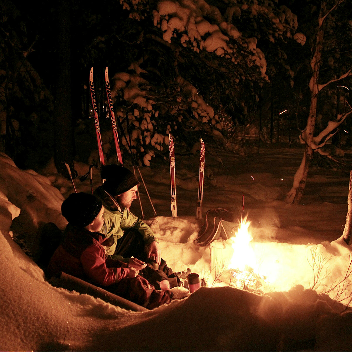 Snø, ski, tur i mørket og noe varmt på termos passer i kalenderen.