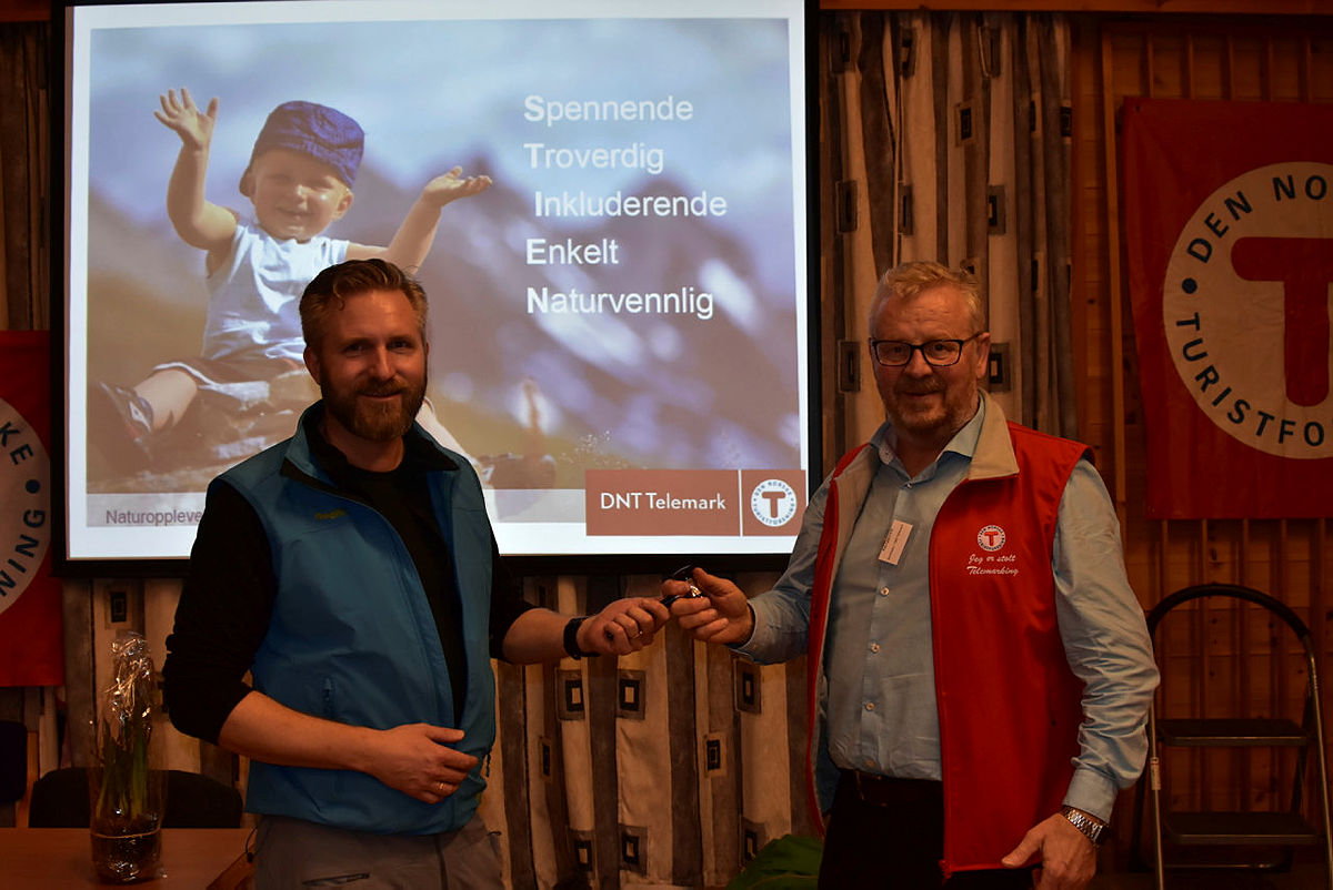Kaj Eggesvik (t.h) går nå av som styreleder, og Thor Kamfjord (t.v) tar over stafettpinnen.