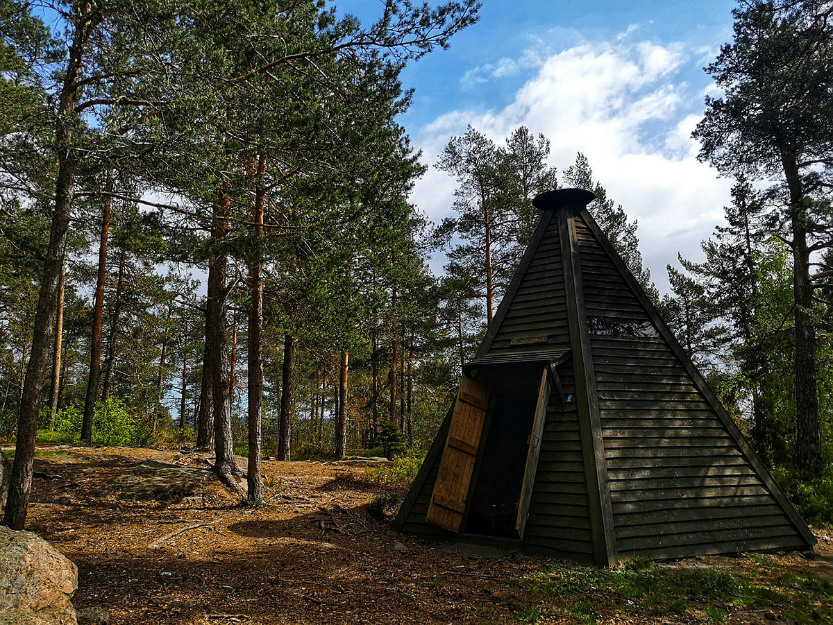 Fra Kjerkeåsen, en av Ti-Topper'ne som ofte går igjen og som du vil gå forbi på denne turen.