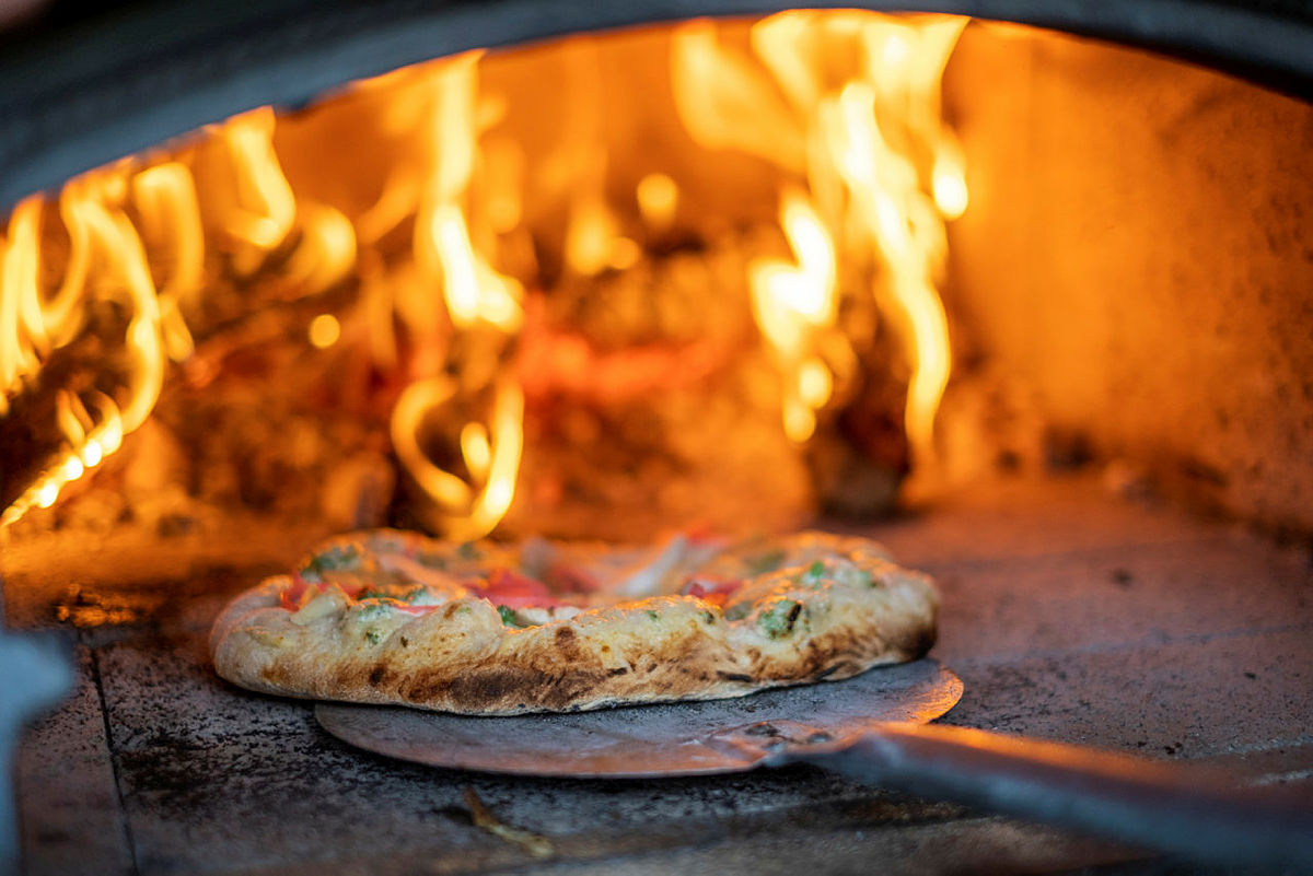 Pizzabaketur til Bakken gard i Lysefjorden er temmelig unikt å gi bort til vennegjengen.