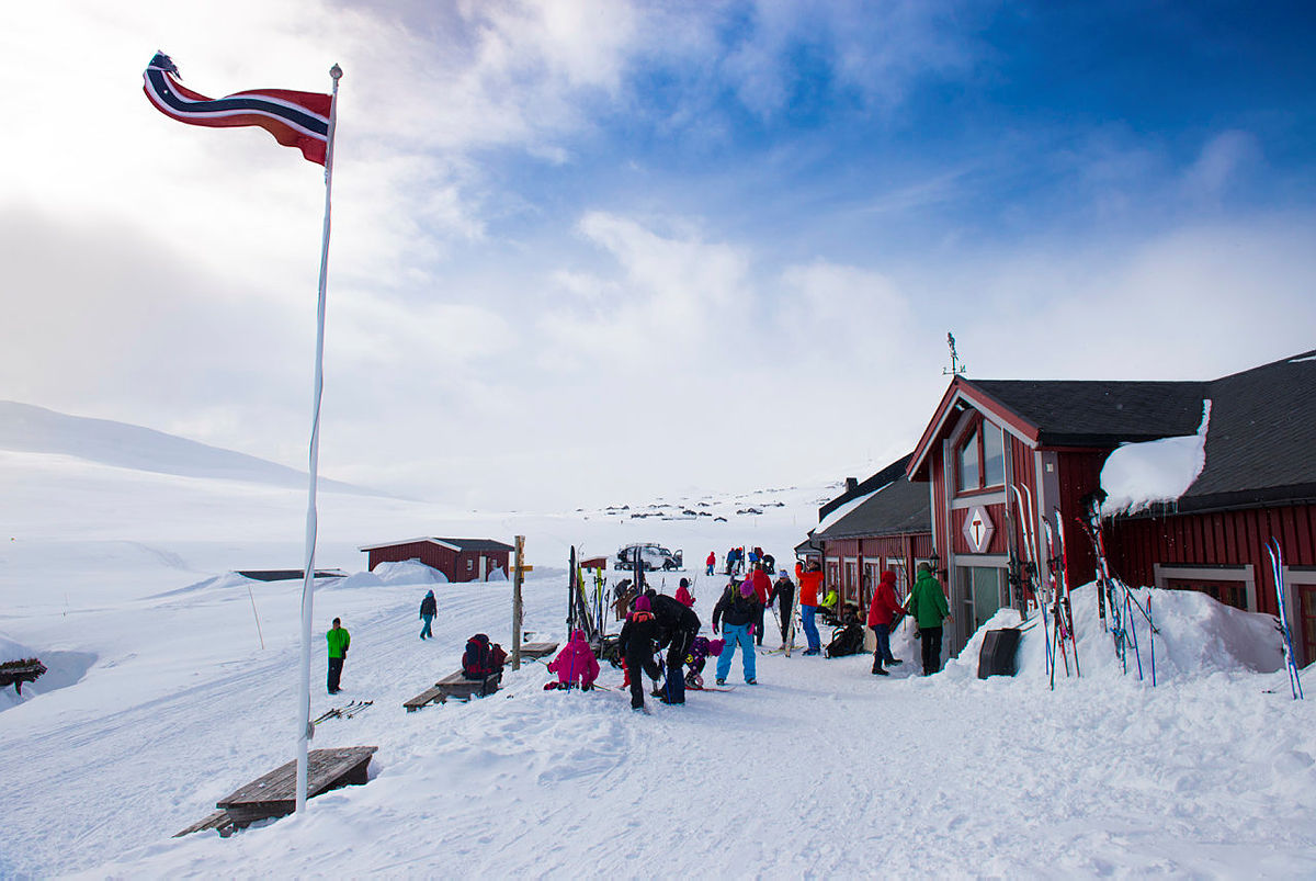 Bilder fra DNTs påskekontor på Fondsbu, påsken 2015.