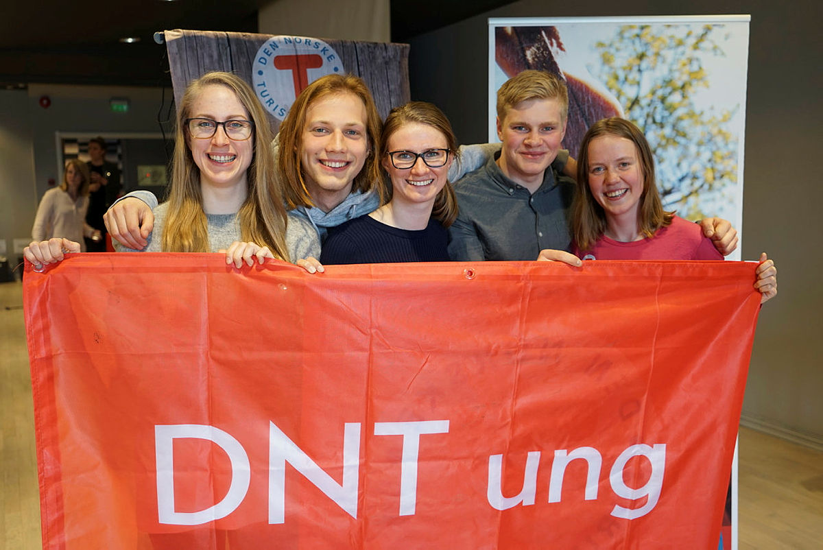 DNT ungs landsstyre 2018-2019: Lise Bergmann, Konstantin Plotkin, Johanne Grue Reiten, Markus Malmin og Amalie Fjellsøy. Tina Kasseth var ikke til stede da bildet ble tatt.