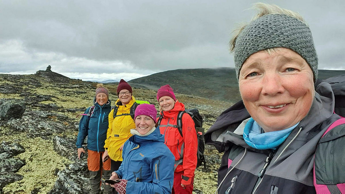 En blid gjeng ved turens høyeste punkt på 1664 moh.