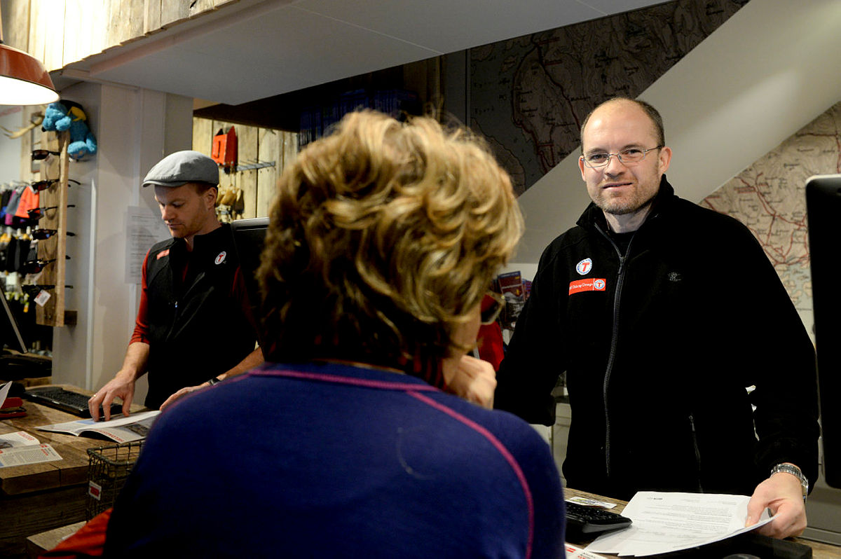 Kanskje har du allerede møtt Espen, i Tursenteret i Storgata 3.