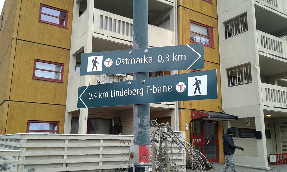 Like ved Lindeberg T-banestasjon - og like ved inngangen til Østmarka.
