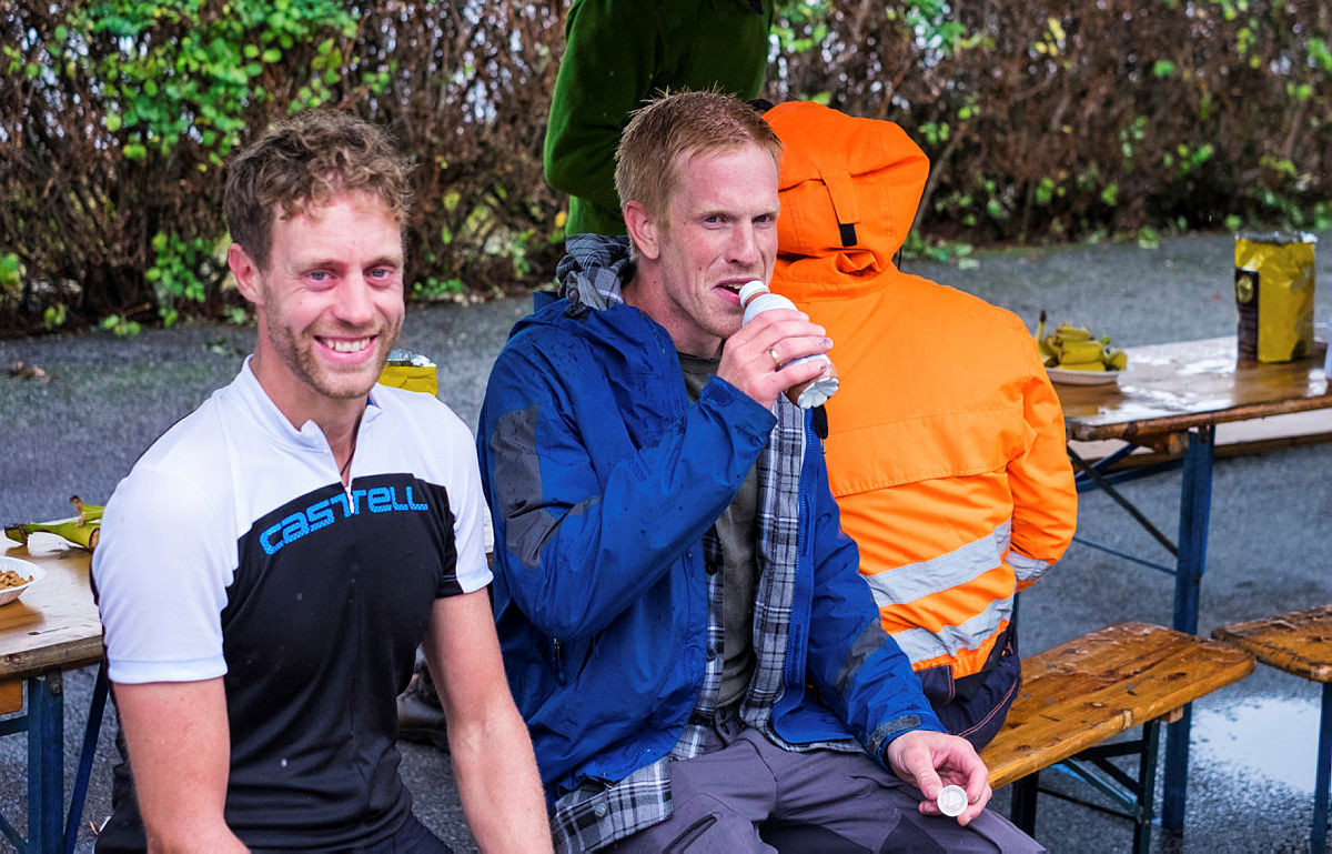 Bilder fra målområdet på Tripp Trapp Triathlon 2018. Frivillige, deltakere og ansatte.
