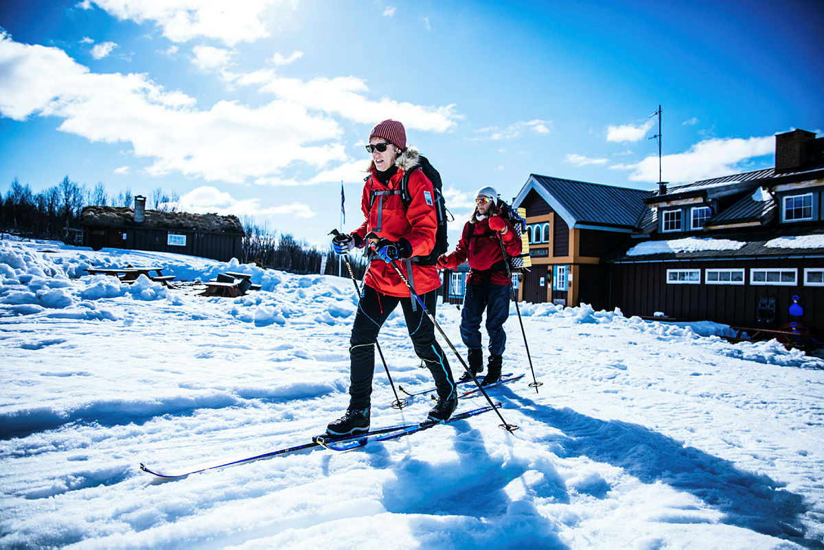 Et opphold på en av de betjente fjellhyttene til DNT Oslo og Omegn kan bli vinterens høydepunkt. Husk å forhåndsbestille! Her fra Liomseter i Langsua.