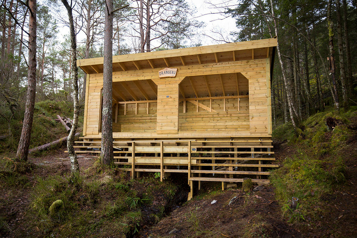 Gapahuken Drangebu i Lysefjorden i Os kommune.