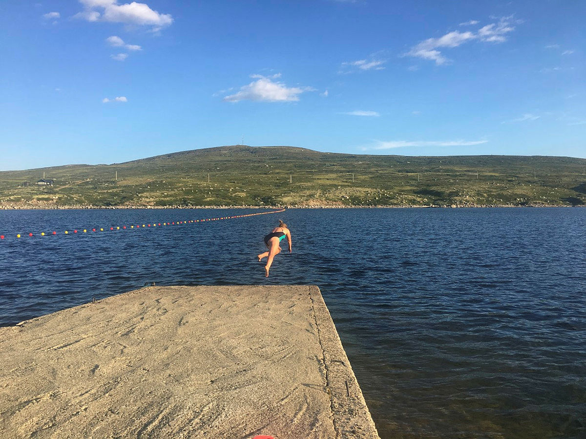 Ta en dukkert i Kalhovdfjorden.