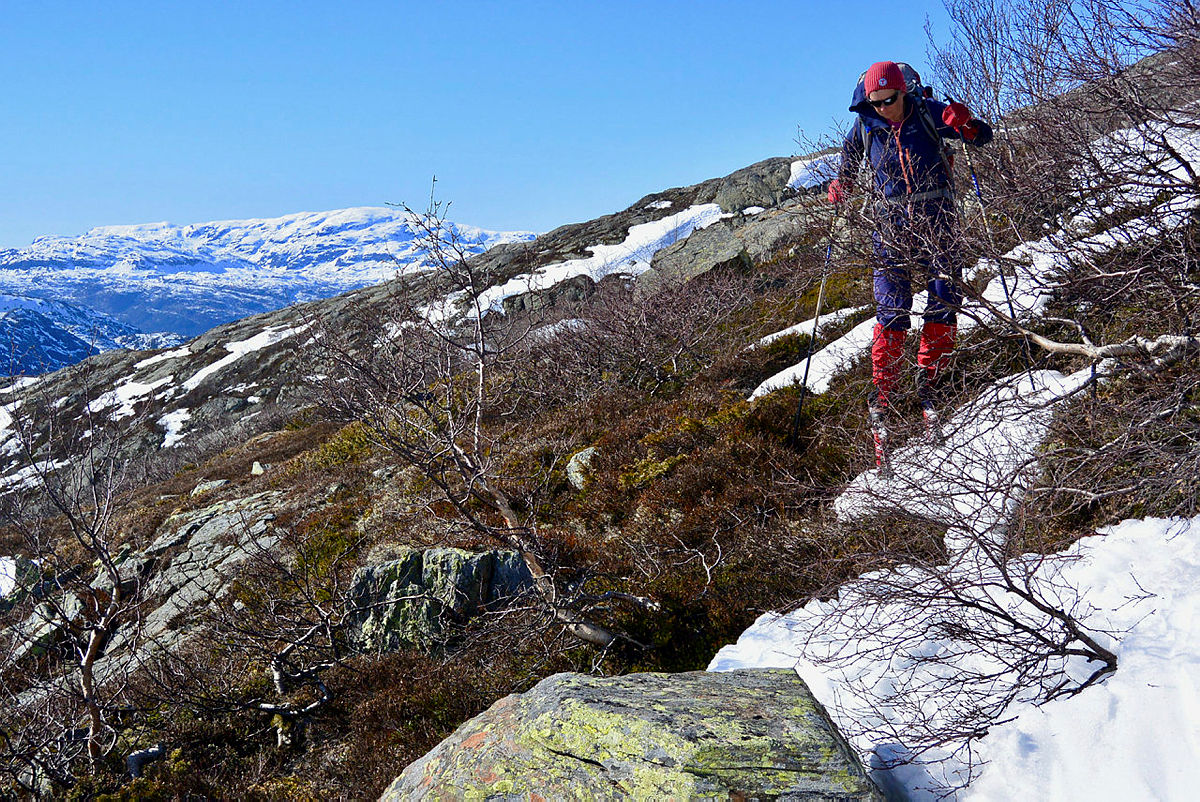 Vårlig i sørhellingene bak Jonstølen, likevel mulig å finne gode renner med herlig påskesløsj.