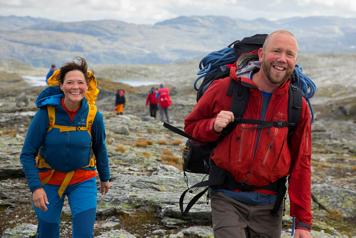 Turen fra Hallingskeid til Osa er helt formidabel og tar deg gjennom høyfjellsterreng og helt ned til Osafjorden.