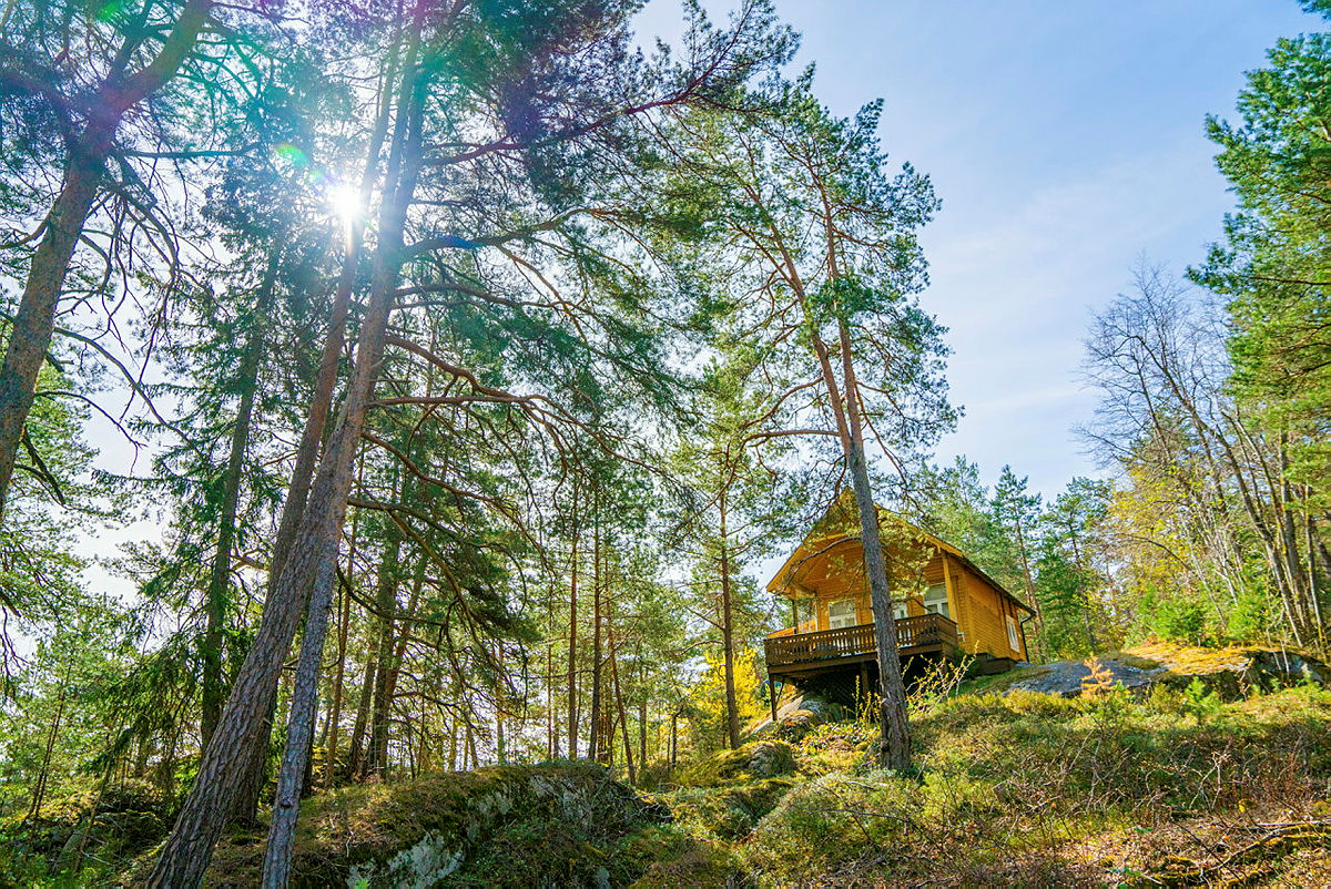 Alt i alt 21 hytter fordelt utover naturskjønne Lågøya.