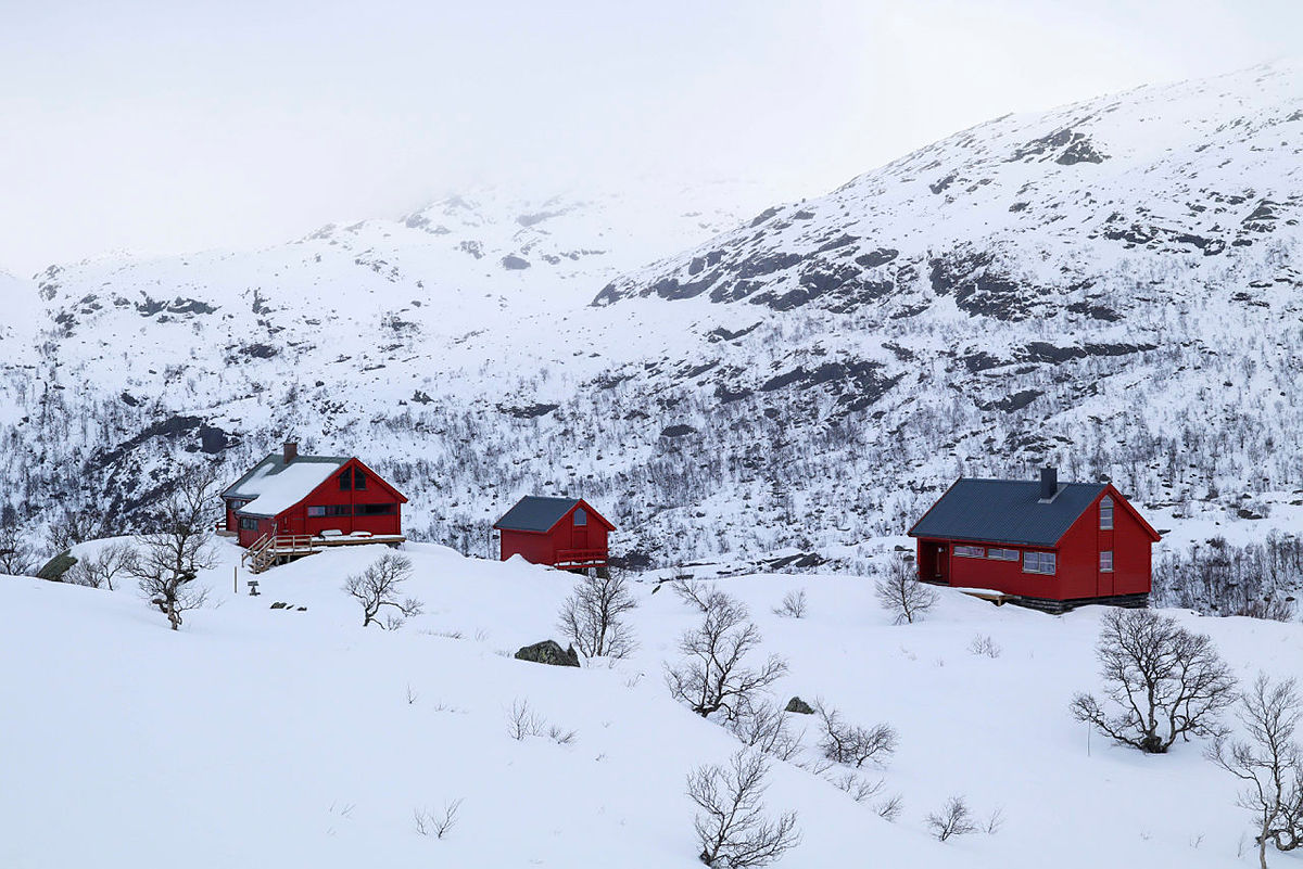 VINTER: Blåfjellenden er eit triveleg tun med to hytter. I den eine er det også hunderom.