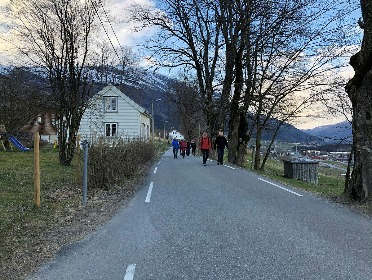 Tur rundt Lundarvatnet, 29. april 2021.