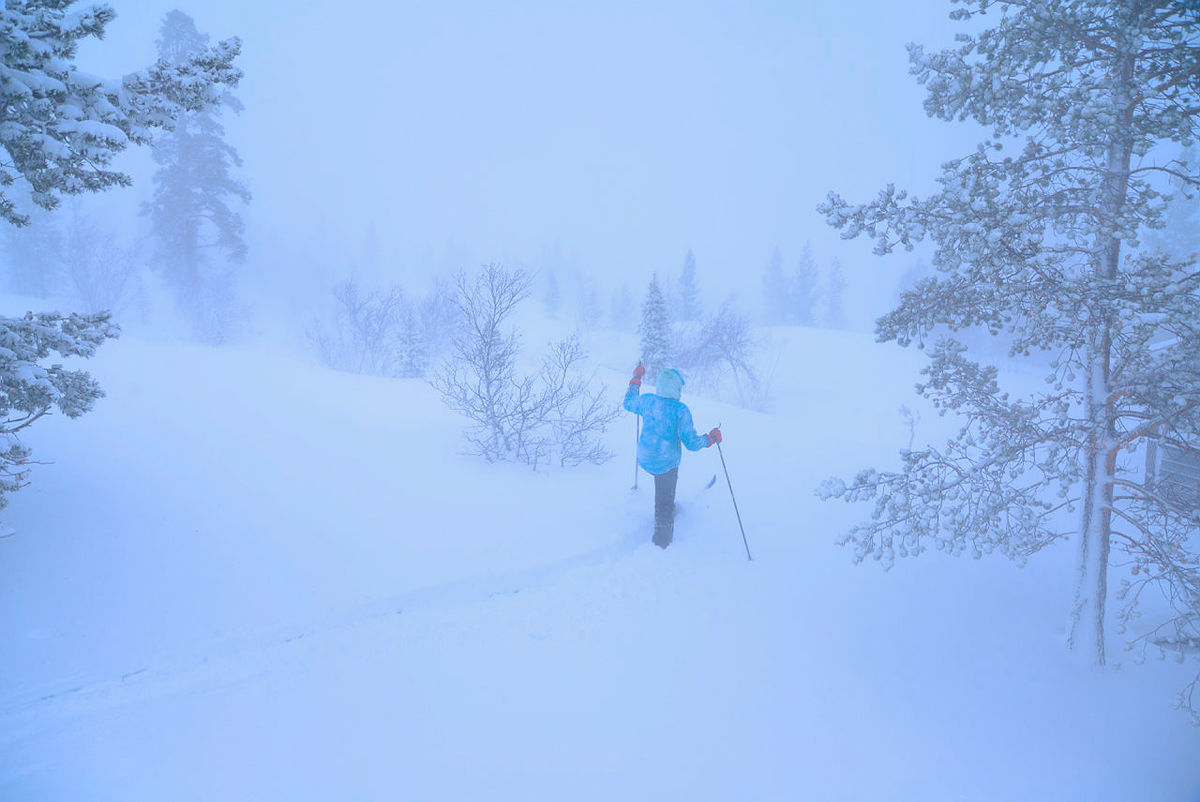 Flott skitur i det hvite landskapet. Etter mange stavtak begynner været å lette og vi finner etterhvert fram på Saltfjellet. Gode saker!