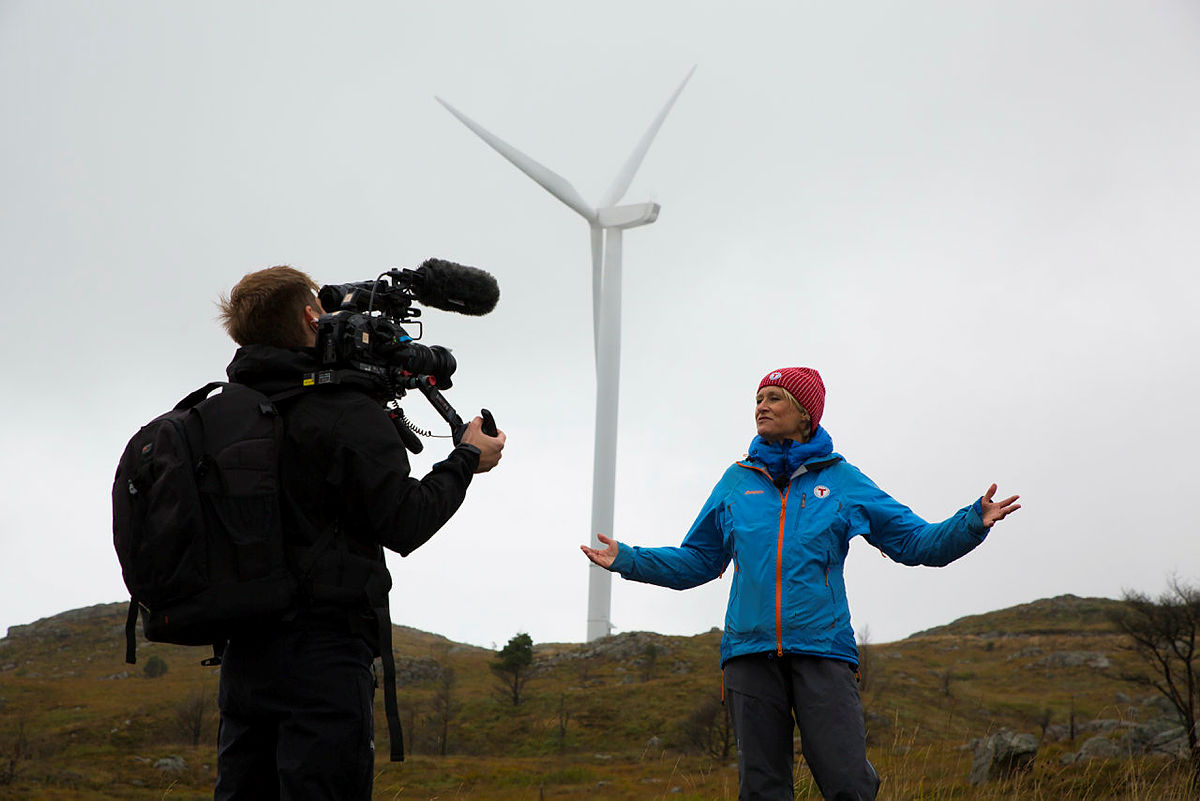 Hvilke turmuligheter skal kommunen tilby barna på Fitjar i fremtiden? 6 meters brede anleggsveier og vindkraftanlegg? undrer Helene Ødven, daglig leder i Bergen og Hordaland Turlag.