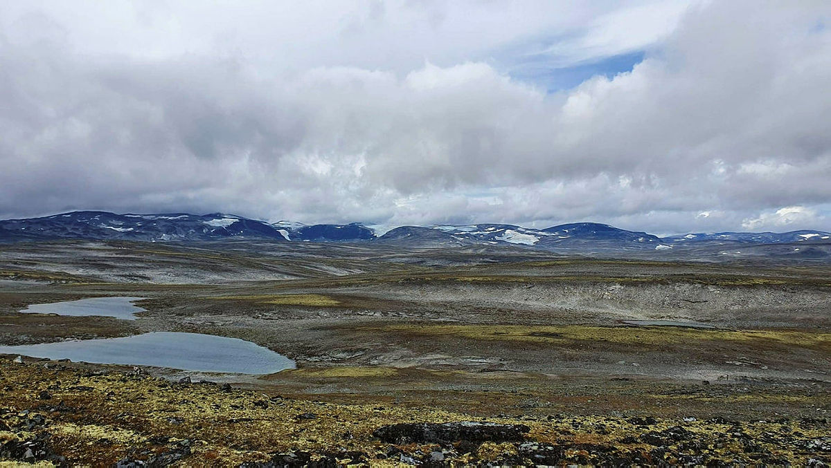 Utsikt mot bl.a. Dordiholet, Gråhø/2014, Istjønn, Digerkampen og Nordre Grønvatnet