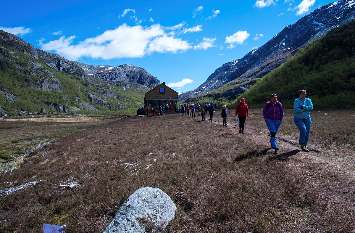 Åpningsfest for ny turisthytte i Viglesdalen i Ryfylkeheiene.