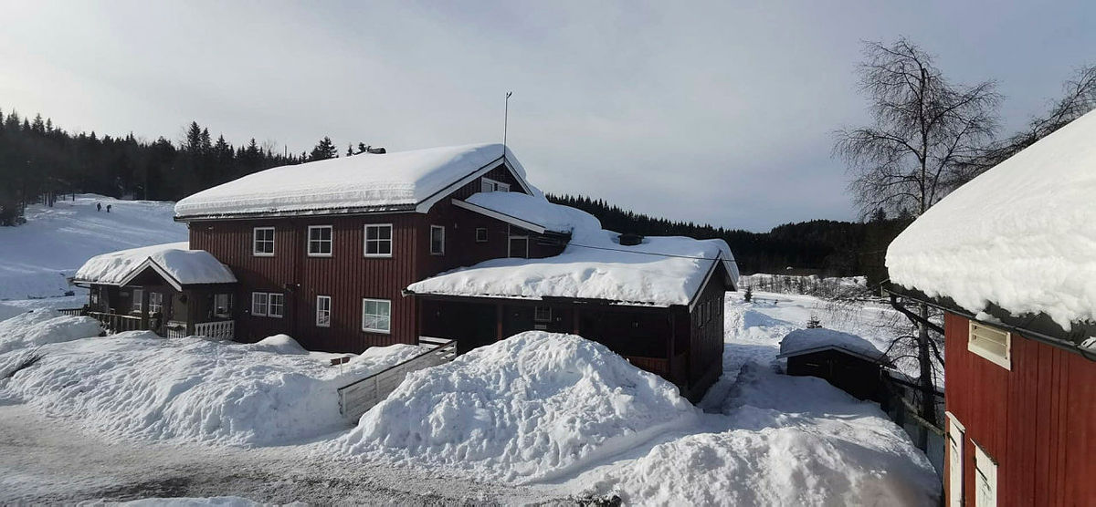 Eiksetra turisthytte ved Garsjø i Lier, i kanten av Finnemarka en nydelig februardag 2021.