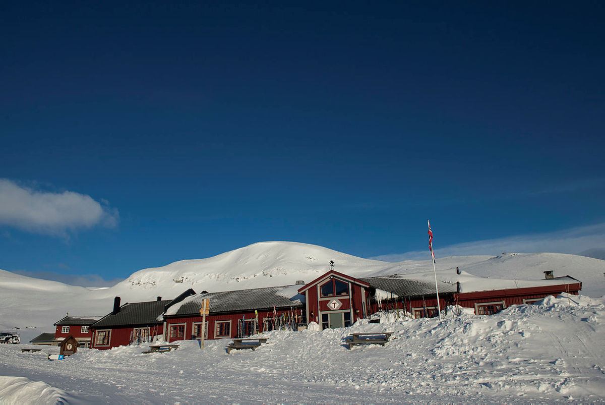 Bilder fra DNTs påskekontor på Fondsbu, påsken 2015.