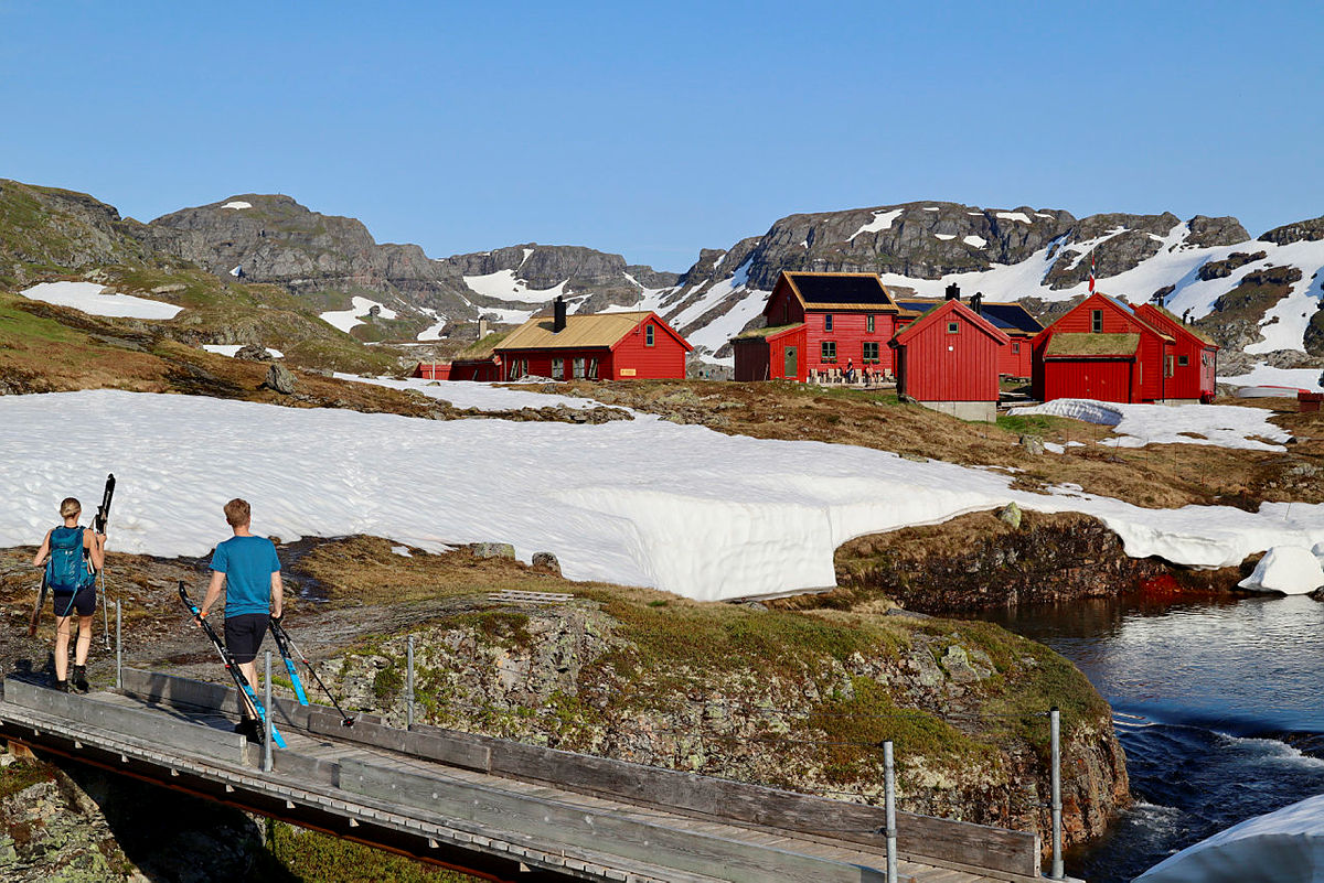 Enda litt snø rundt Stranddalen, men det smelter godt nå!