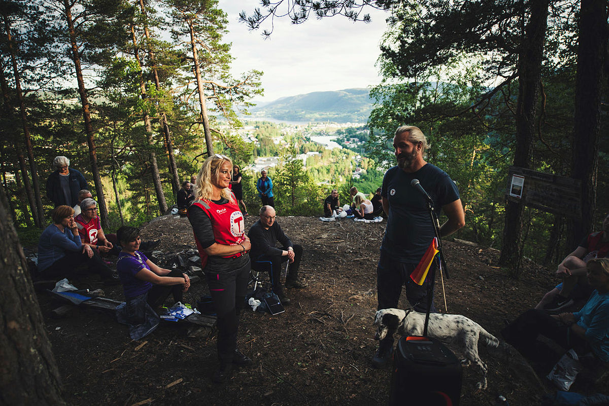 Fra åpningen av verdens første regnbueløype juni 2021.