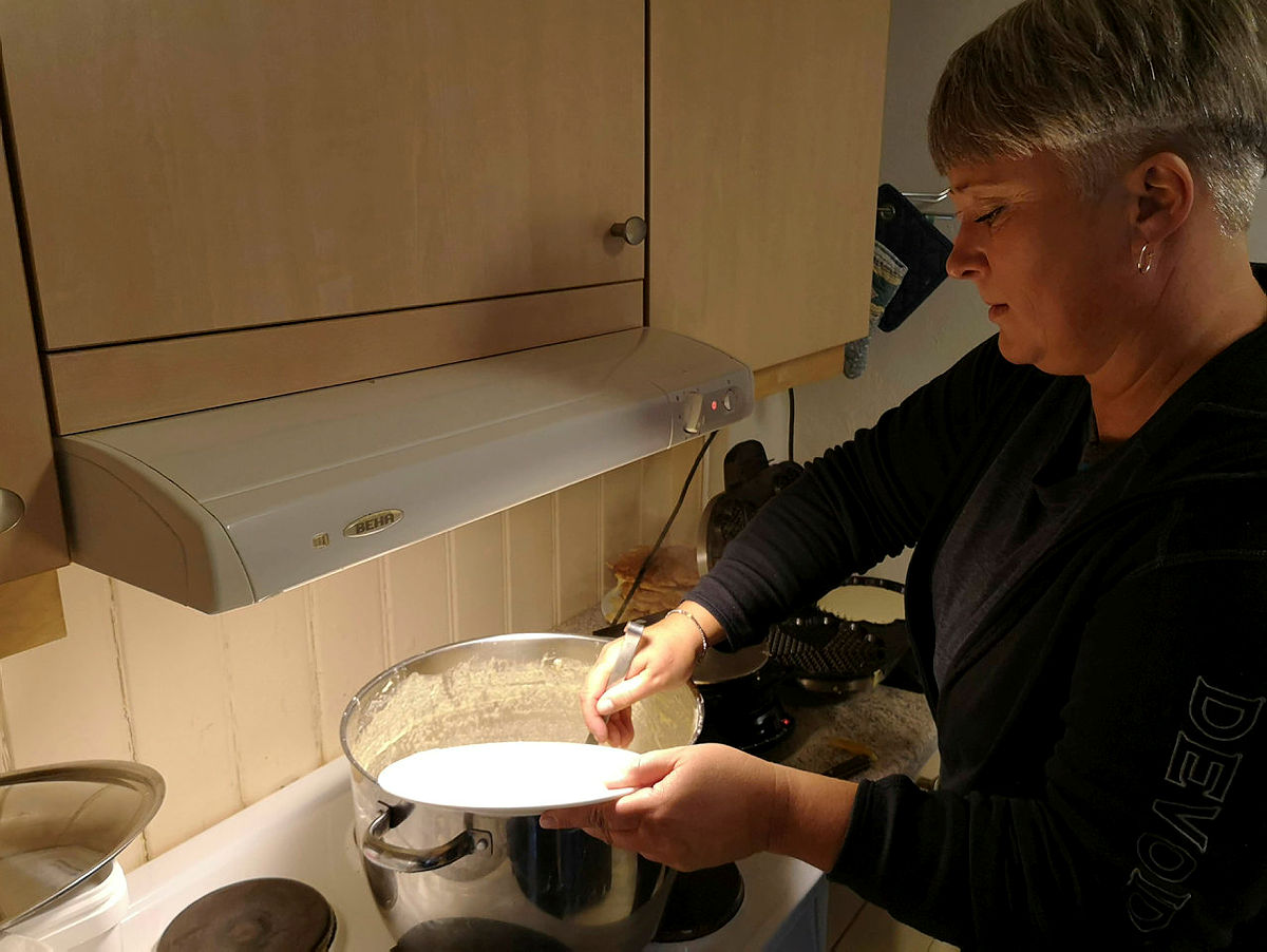 Vaffelpressa gikk for fullt på lørdag for å få nok kystvafler til alle.