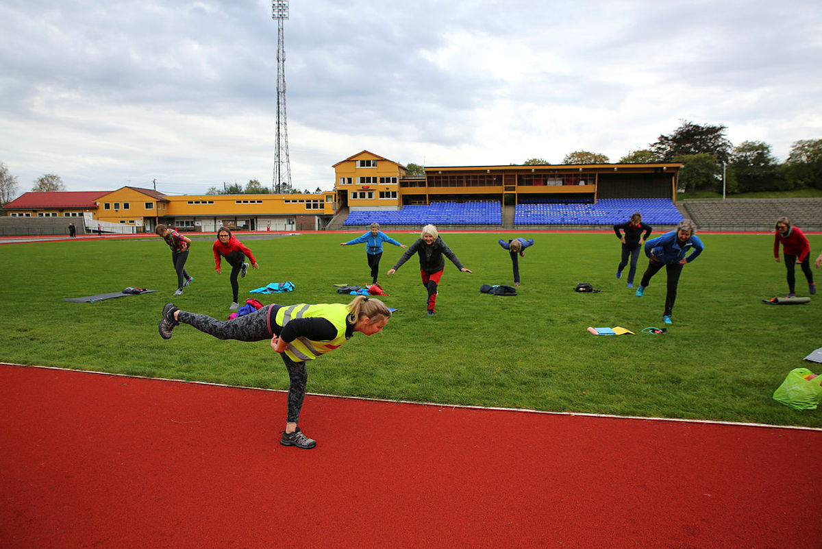 Friluftstrimmen 60+ på trening på Fana Stadion, 1. oktober 2020.