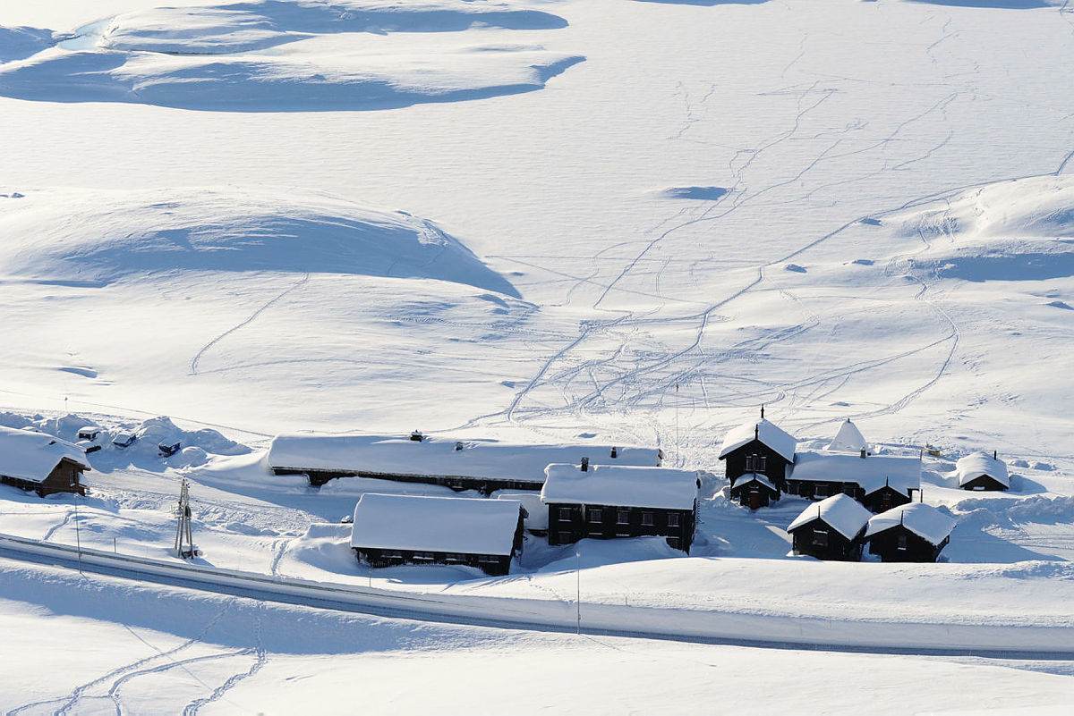 På fjellet. Ved veien. Alltid åpent.