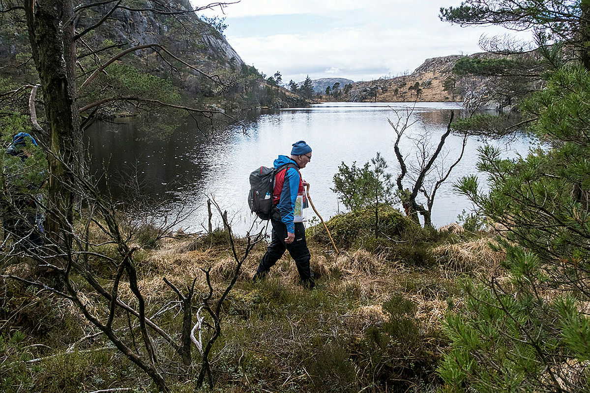 Ravnafjellet rundt. Turen går fra p-plass ved Eikelivatnet på Horve, via Fløysviktjørna til Ravnafjell.
