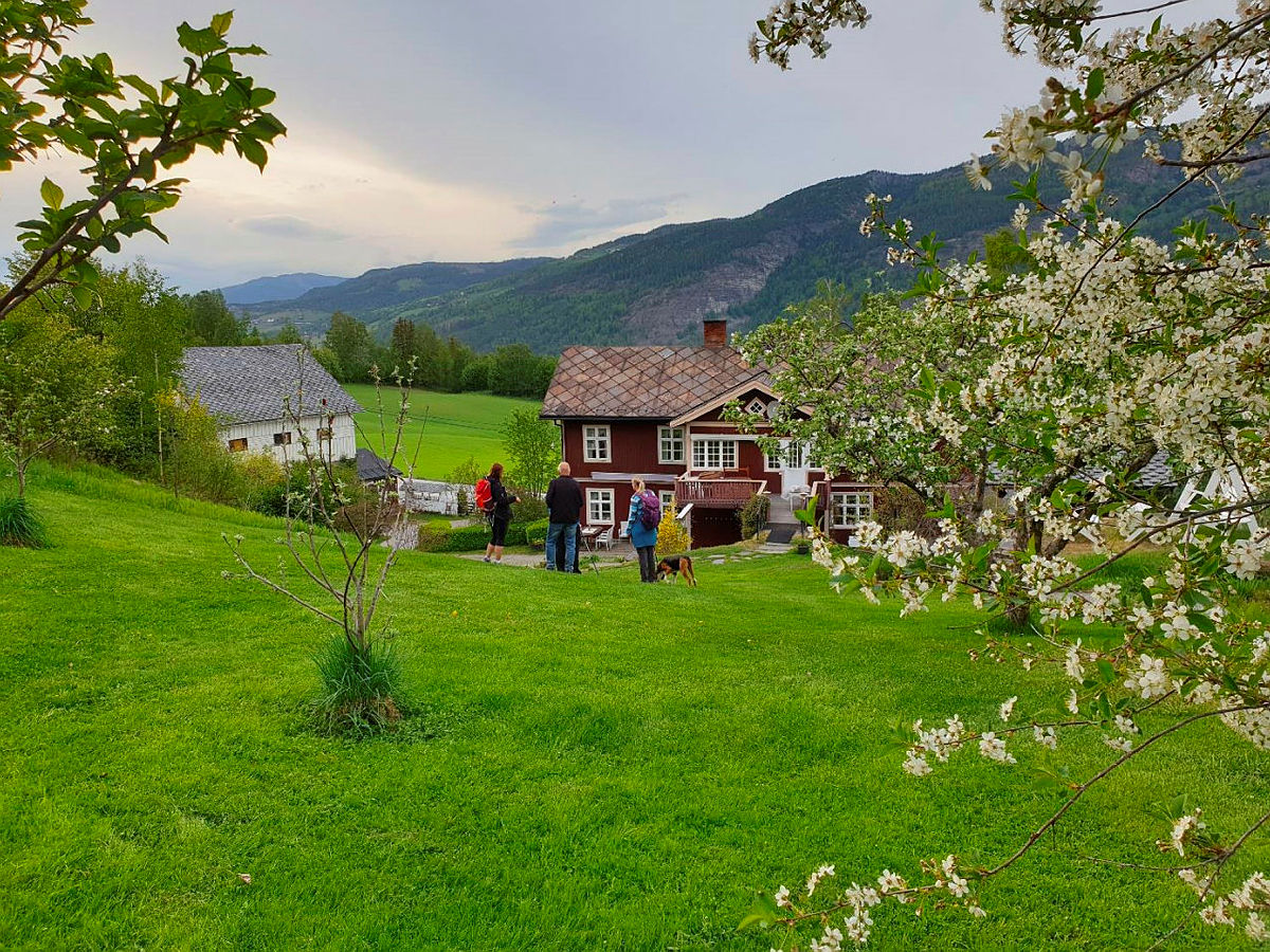 KVELDSTUR LANGS SKODALSÅA KULTURSTI
