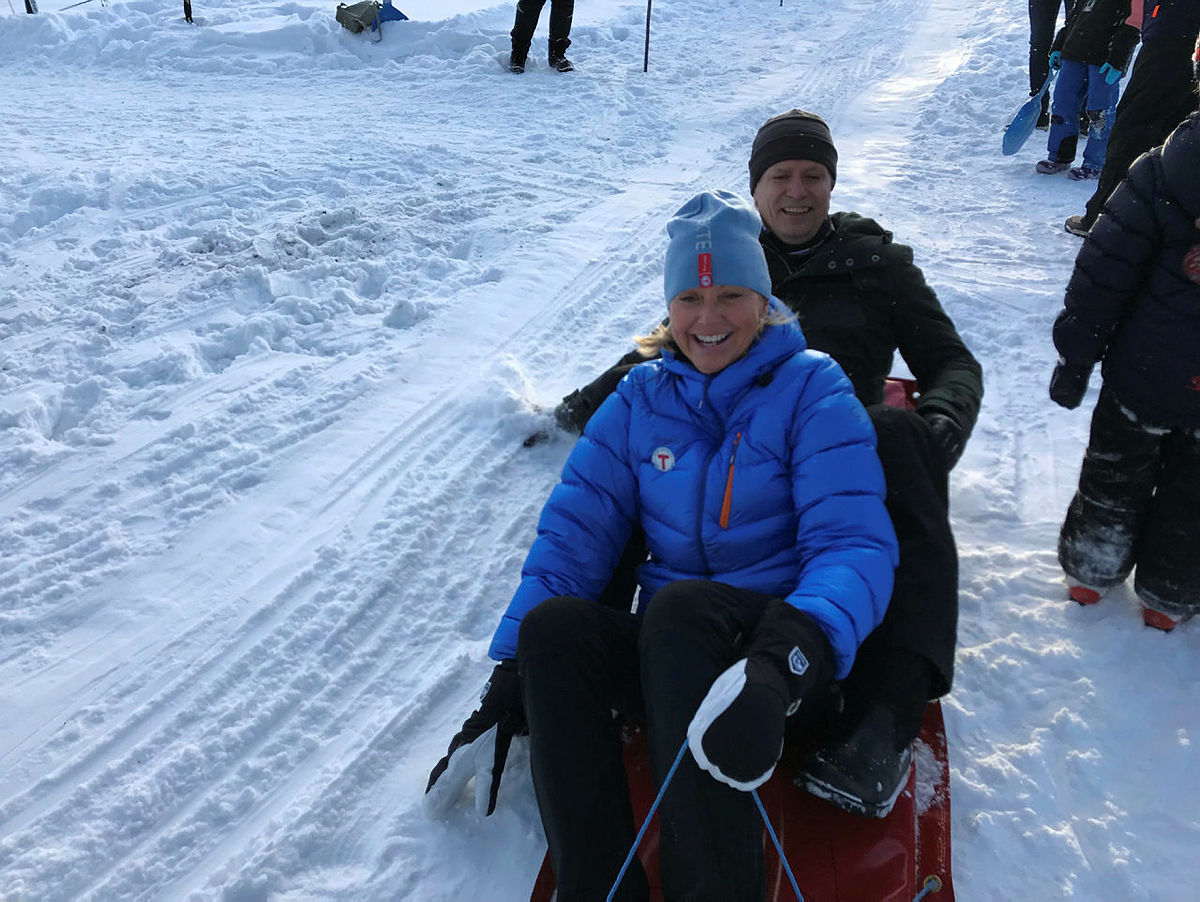 Berit Kjøll og klima-og miljøminister Ola Elvestuen aker på Kom deg ut-dagen på Sognsvann