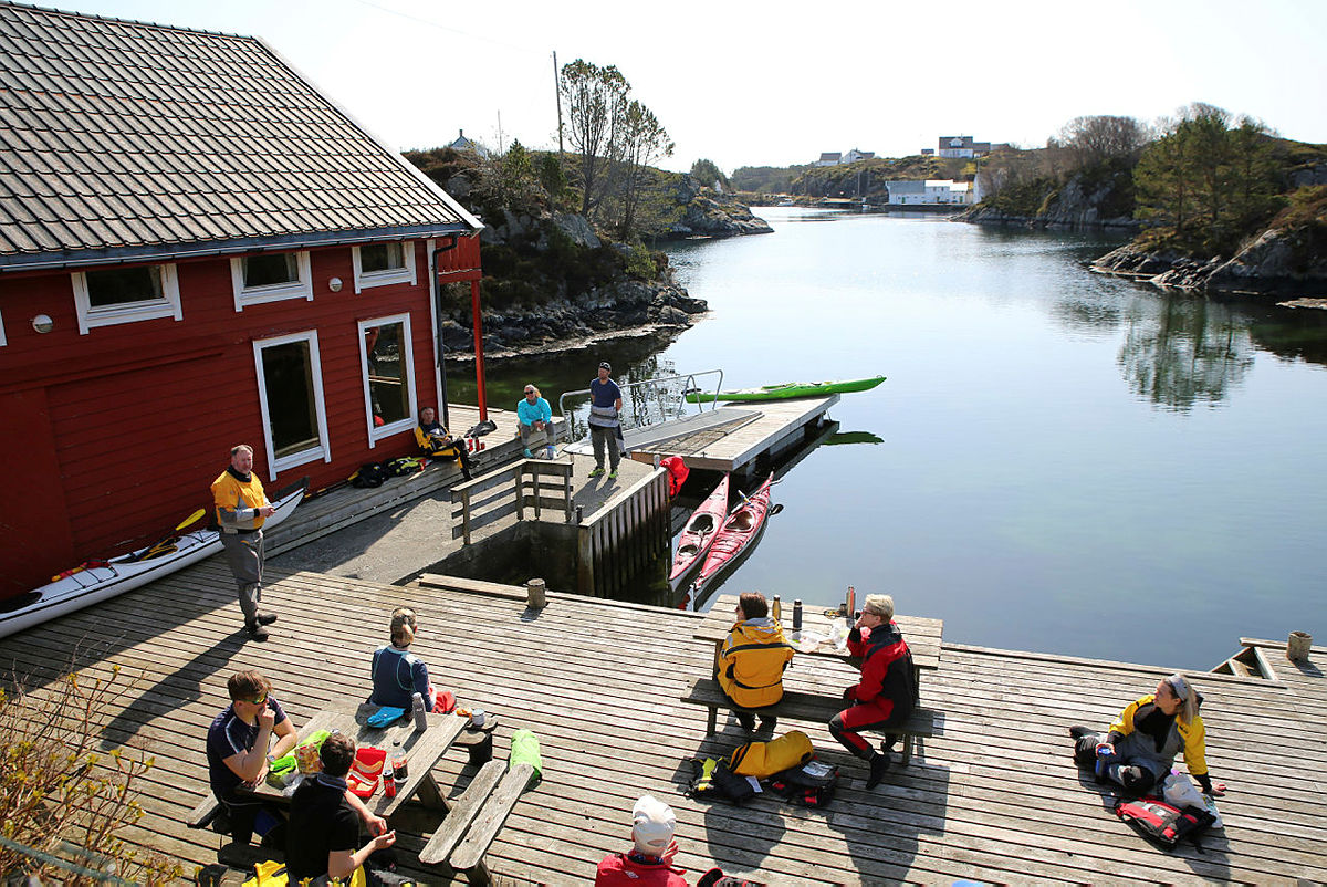 Nordhordland Turlag med padletur til Rongevær, 18. april 2021.