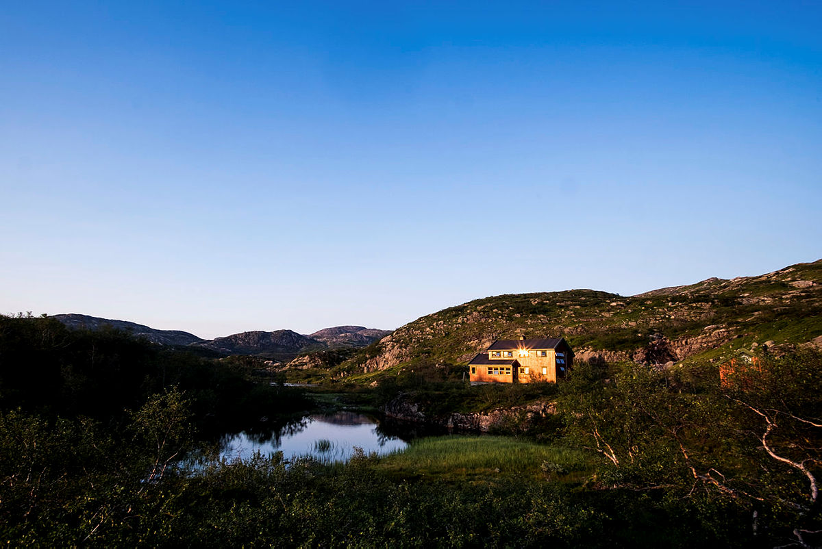 En vakker sommerkveld på Taumevatn.