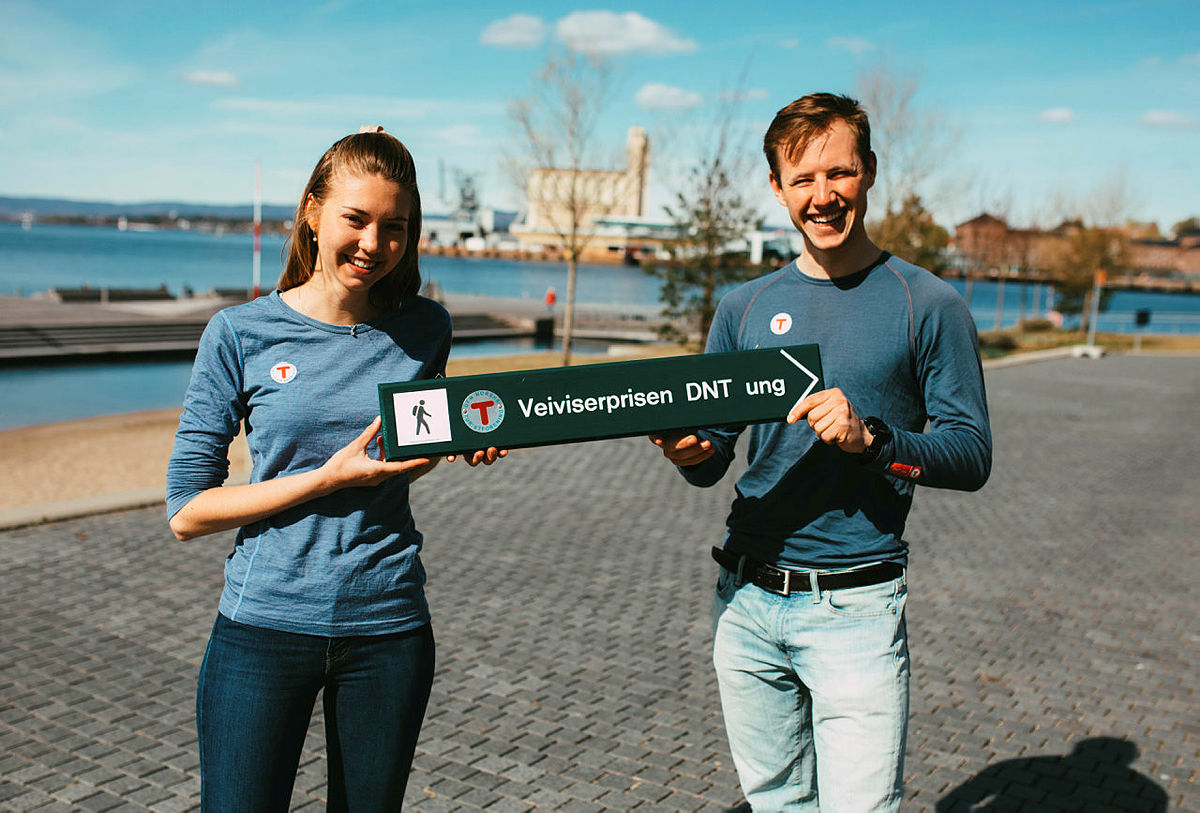Styreleder i DNT ung Oslo, Josephine Kjelsrud med nestleder Mathias Dudek på Sørenga.