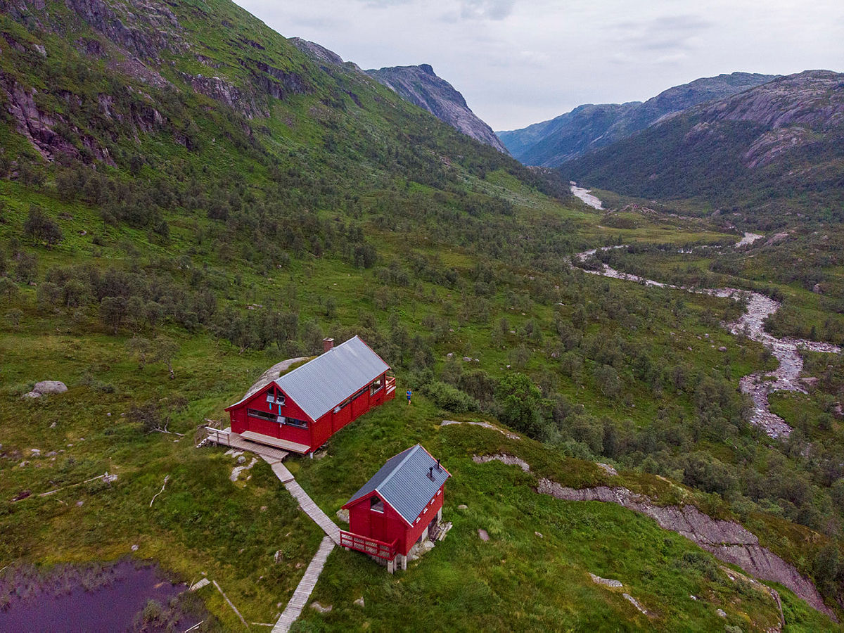 Eksteriørbilder av Blåfjellenden i Gjesdal.Drone, refleksjon, dal, Fidjadalen.