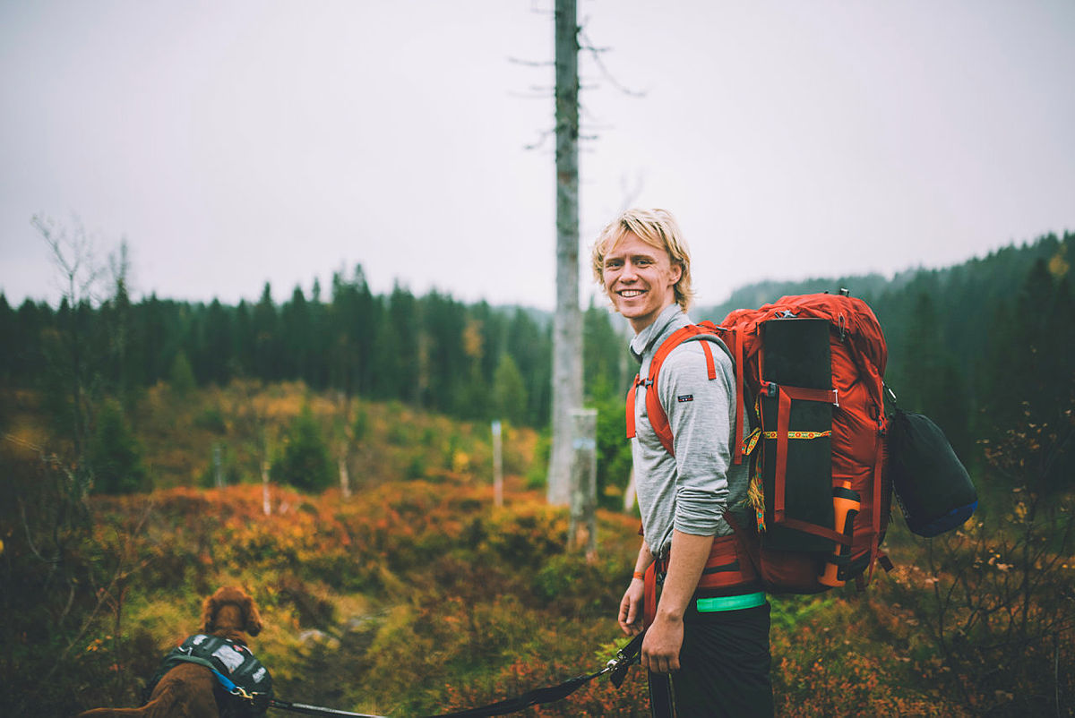 Når man bare finner ut hvor turen skal gå, er det så flott i skogen, også om høsten.