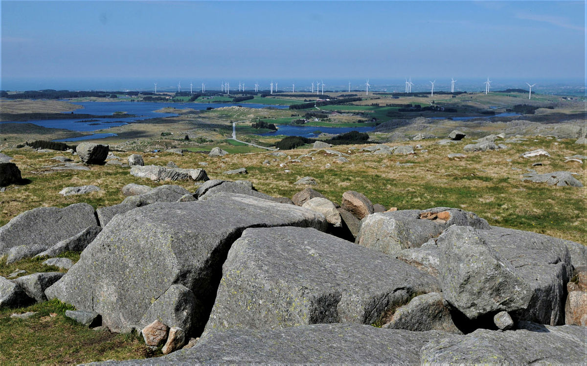 Befaring for å se p vindkraftanlegg med lederen for Stortingets miljø- og energikomite Ketil Kjensli. Stopp på Tindefjell og Karten.