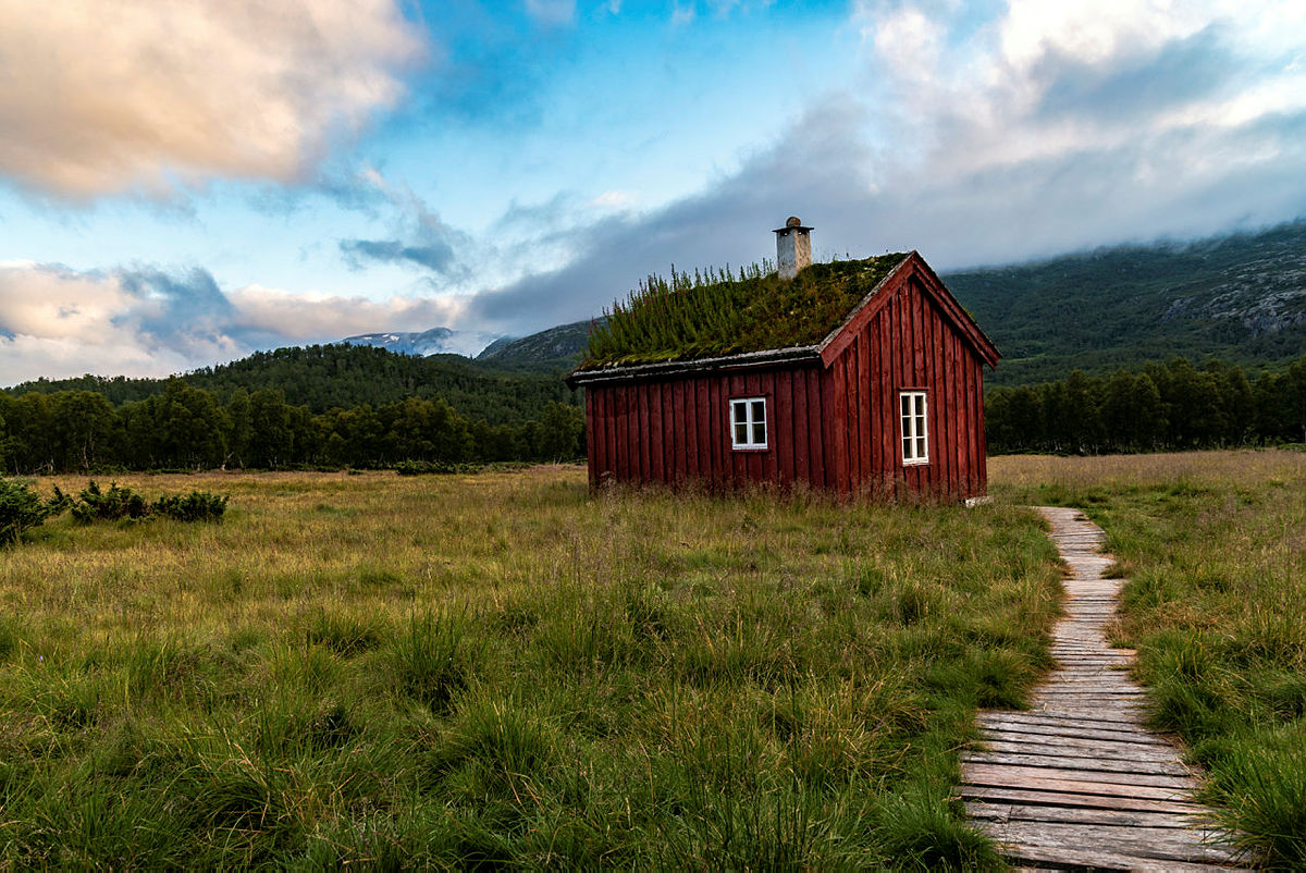 KLASSIKER: Bleskestadmoen er en perfekt sommerferiehytte. Her er det ofte god plass, godt med tumleplass rundt hytta og utallige turmuligheter. Et friskt bad i kulpen i elva er obligatorisk på varme sommerdager.