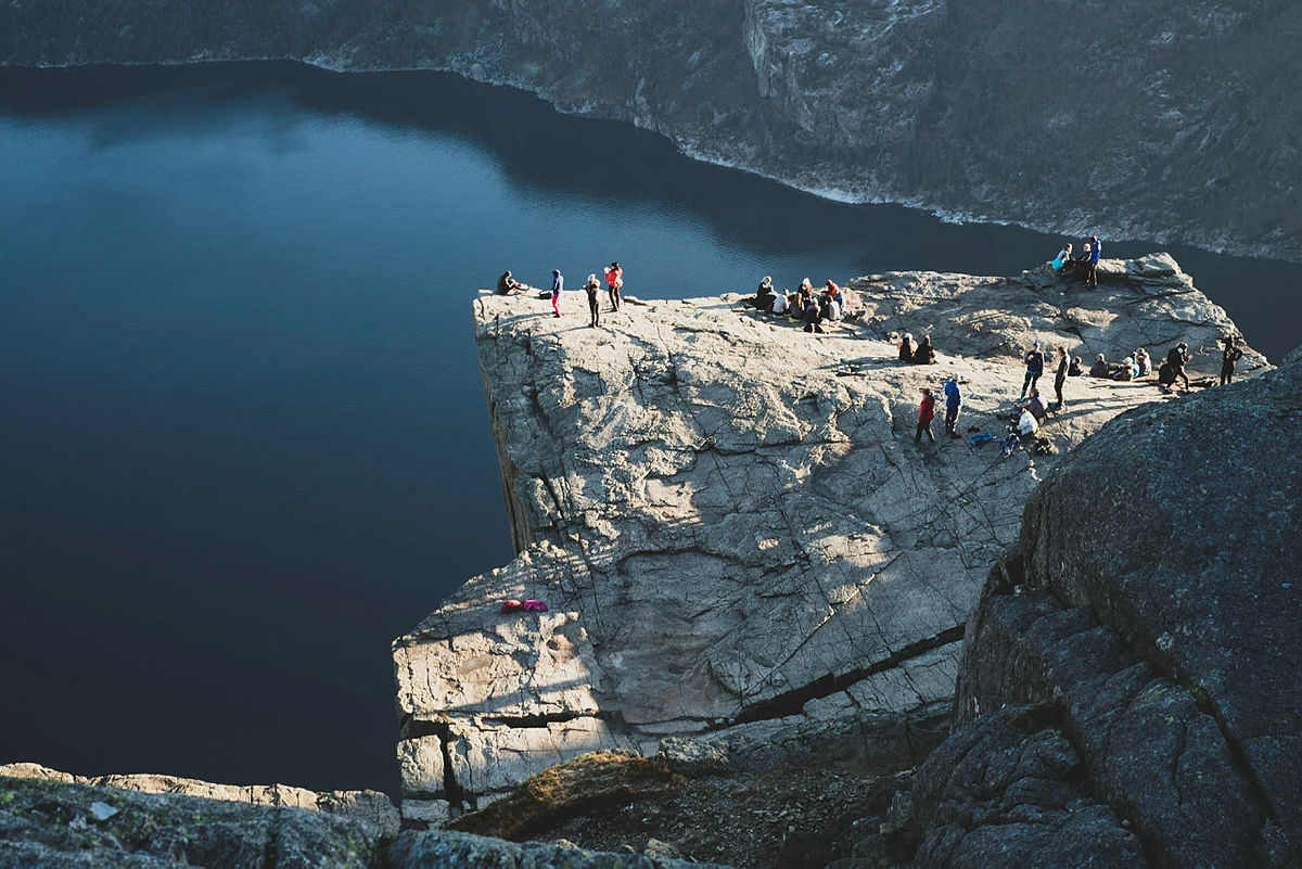 Preikestolen og Lysefjorden.