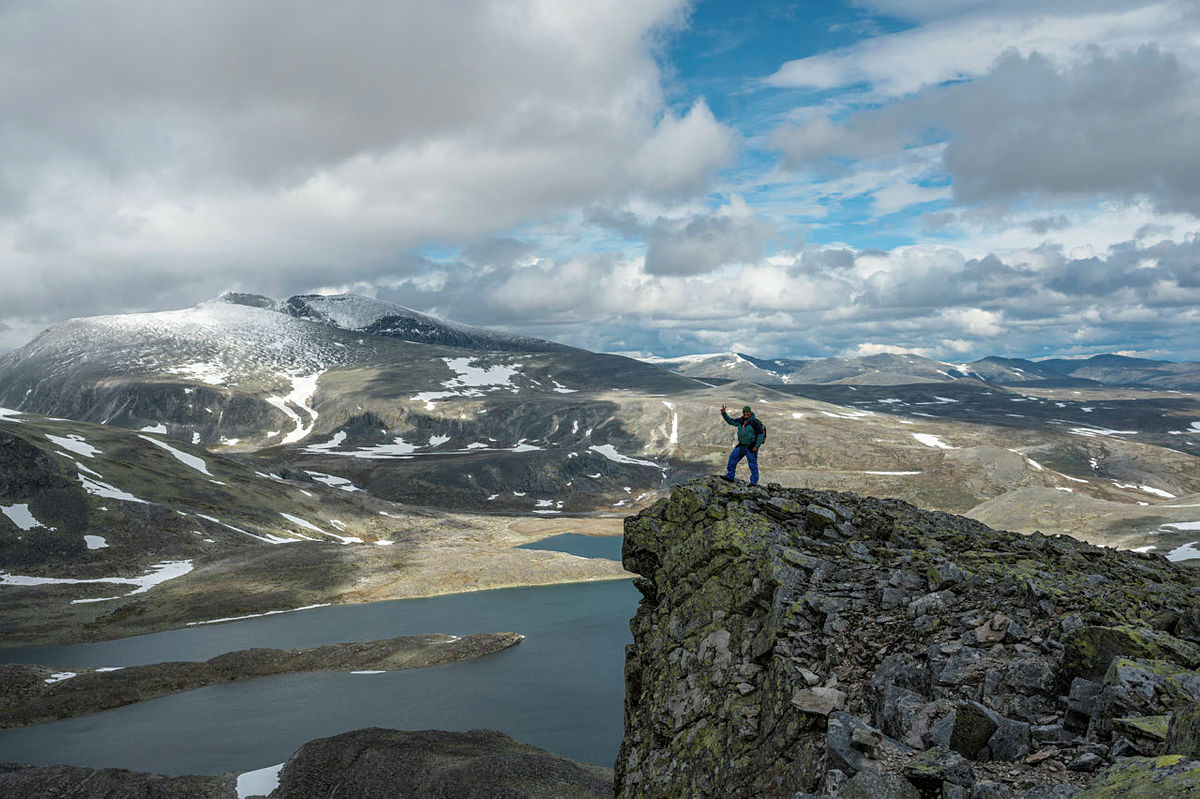 "Skredatunga" ble et populært fotopunkt på tur ned.