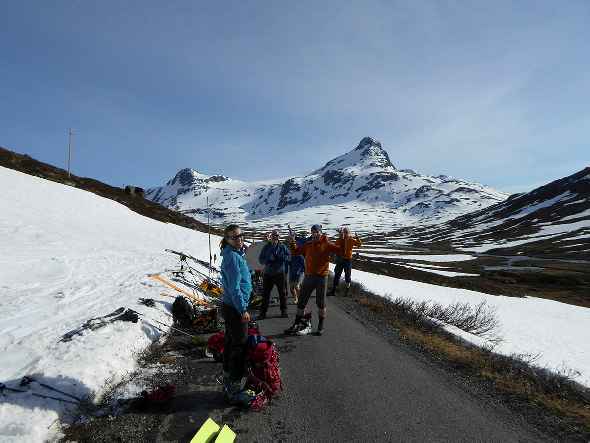 17.mai fjellsportsamling. Storbrean med Geite og Veobreahestene. 