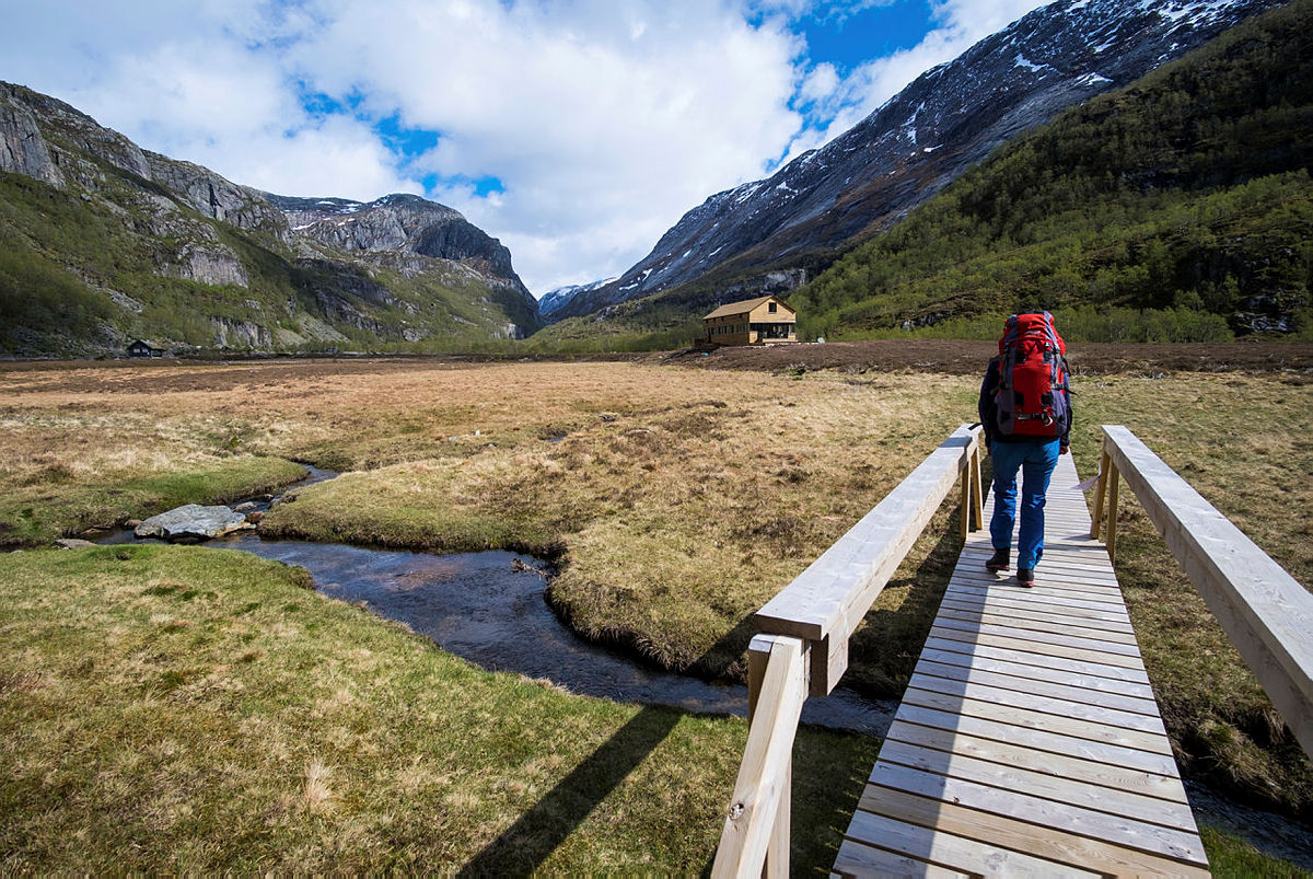 Åpningsfest for ny turisthytte i Viglesdalen i Ryfylkeheiene.