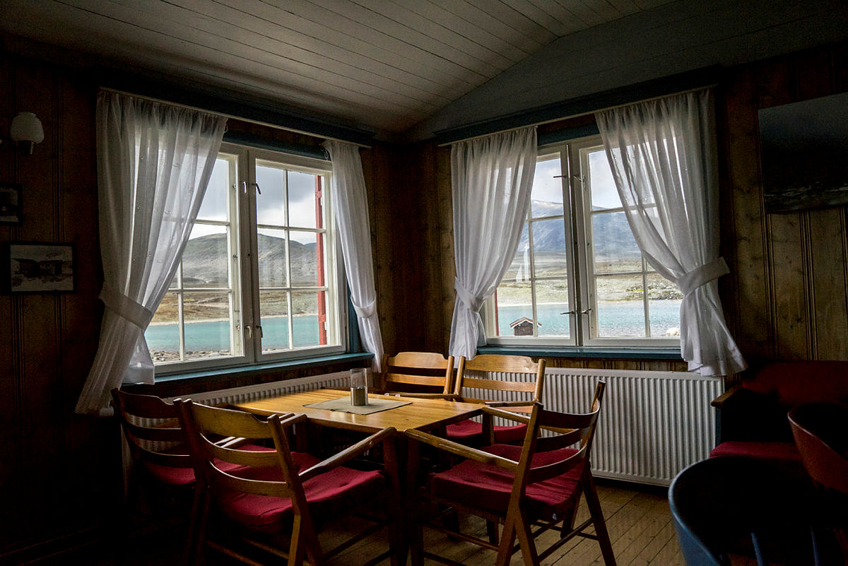 Koselig i stuen på Snøheim.