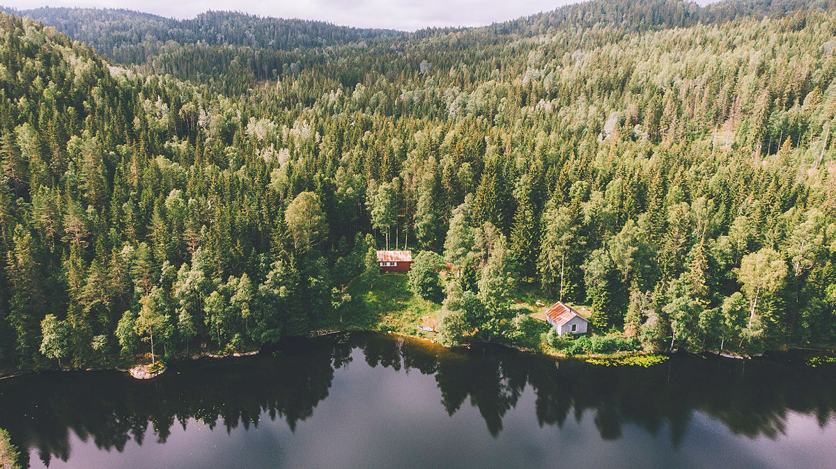Røyrivannskoia og Stallen i Østmarka. Kan nås med kano fra Losby.
